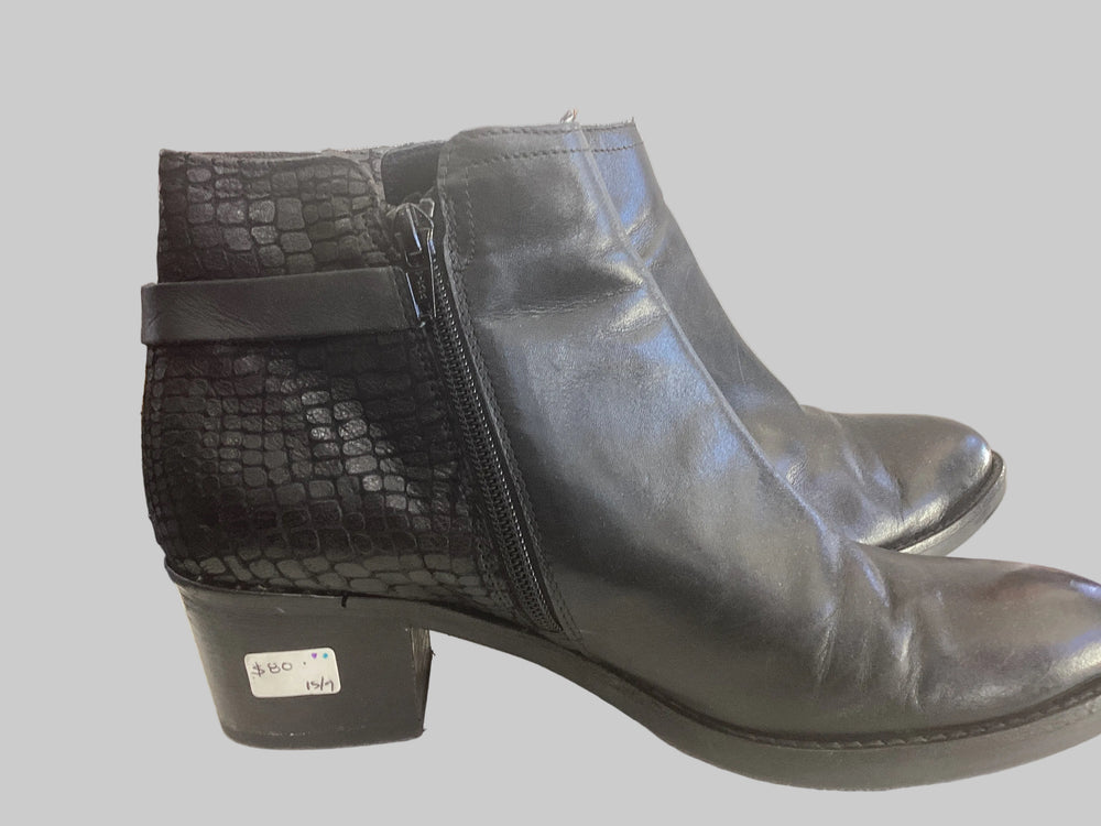 Progetto” leather women’s ankle boots