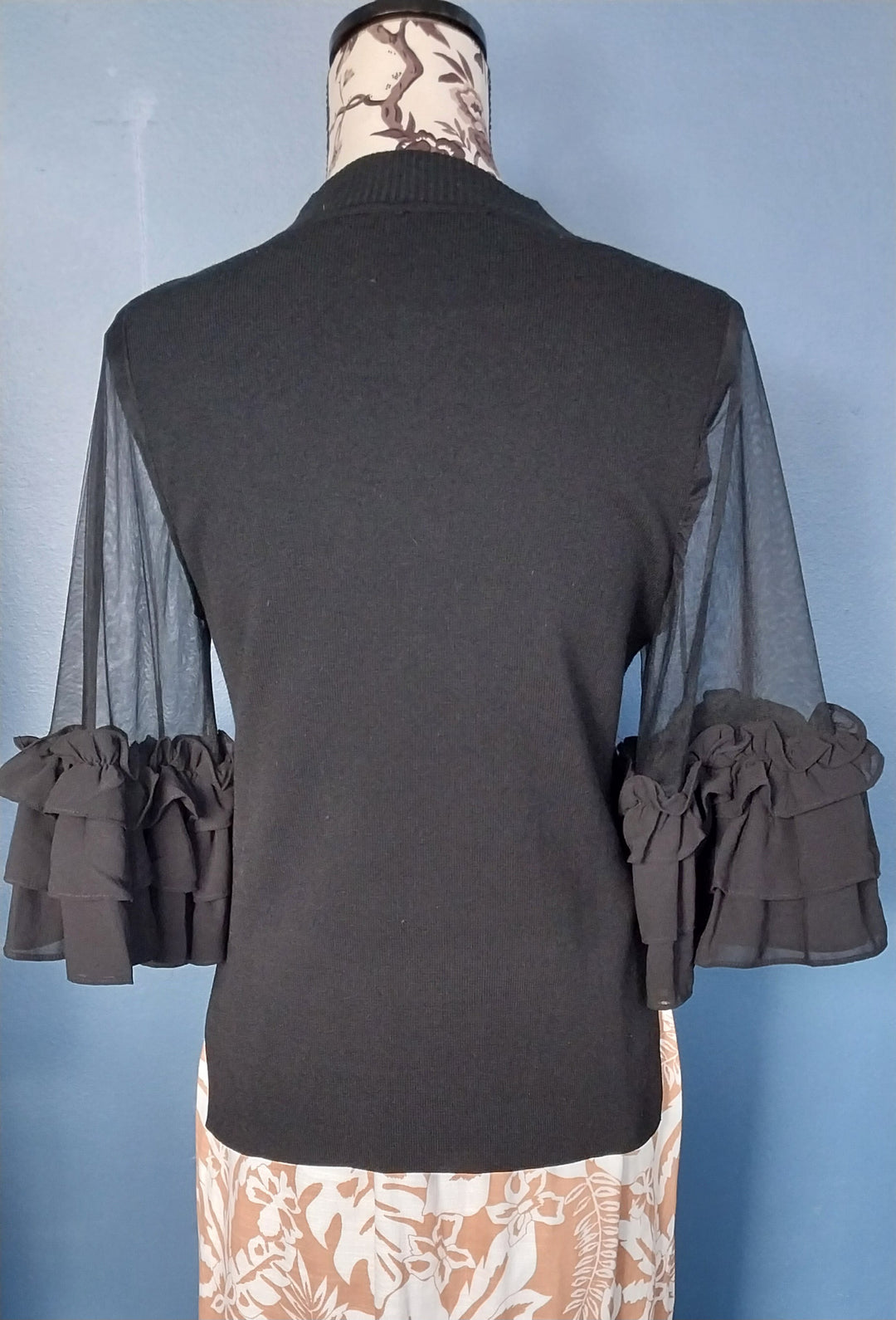 Gracia Knit Top with Ruffle Sleeves size L