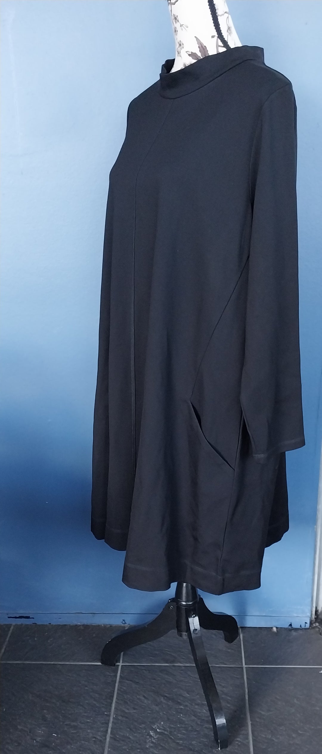 Virtuelle A Line Long Top Size S Black