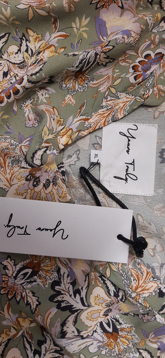 Yours Truly Darcy print blouse size XL