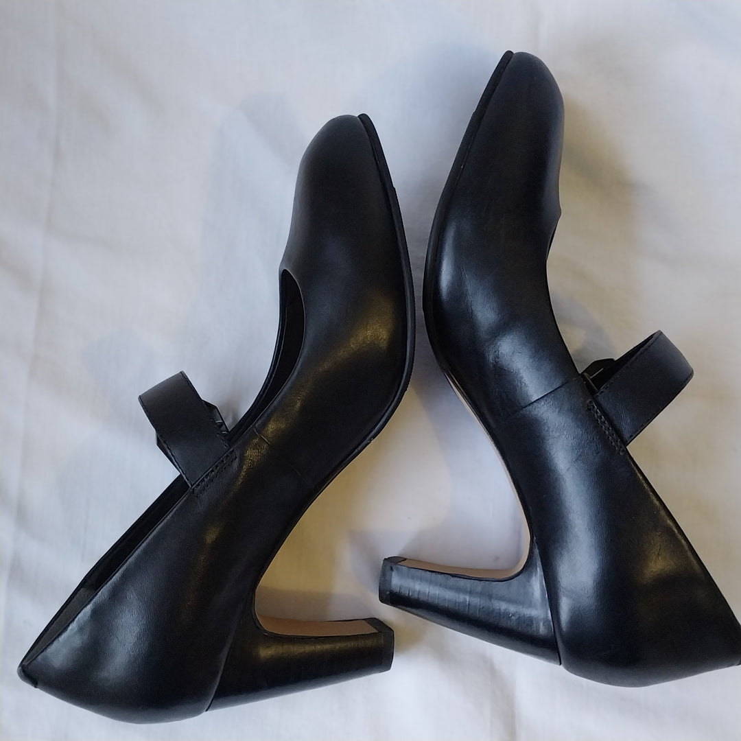 Ziera Mary Jane Heels Black Leather Size 38.5 XW As New