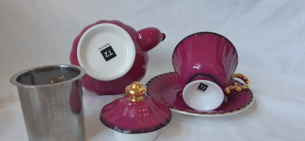 T-2 teapot with cup/saucer - T for One