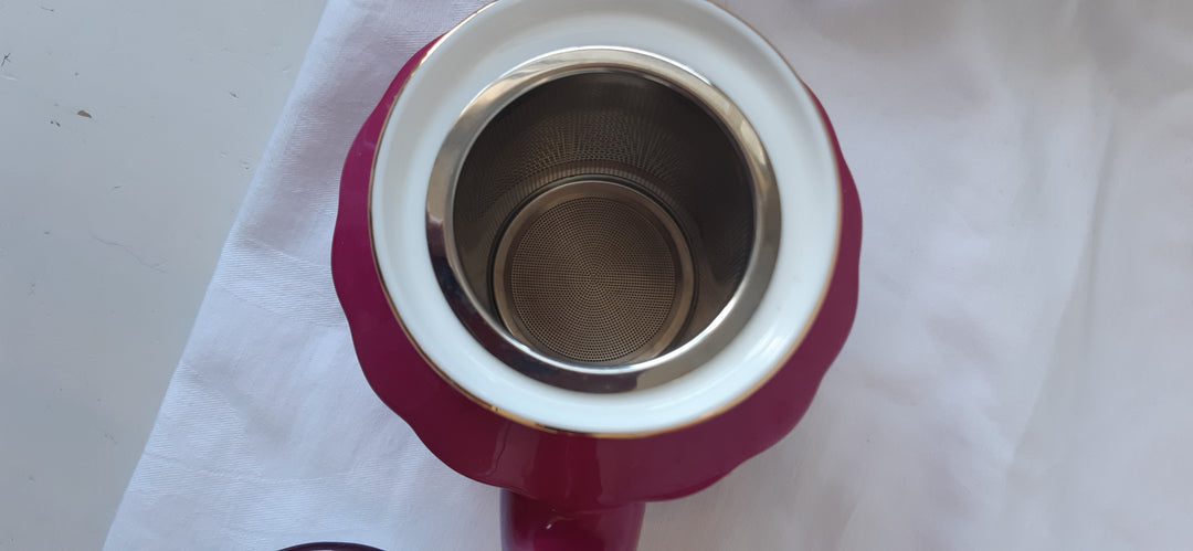 T-2 teapot with cup/saucer - T for One
