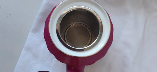 T-2 teapot with cup/saucer - T for One