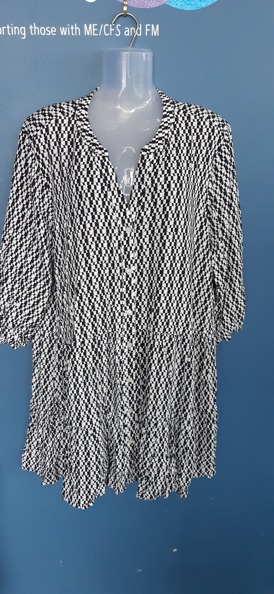 Black/white top/dress size 18