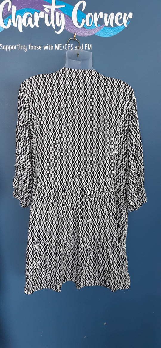 Black/white top/dress size 18
