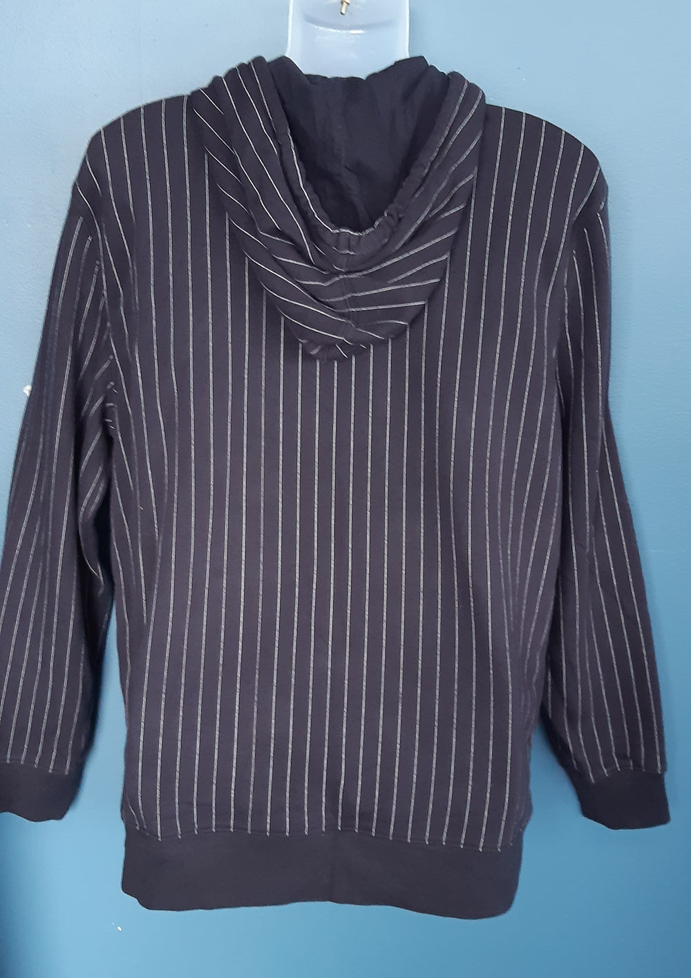 Levi' s logo patch Navy striped drawstring hoodie size  L Mens narrow fit