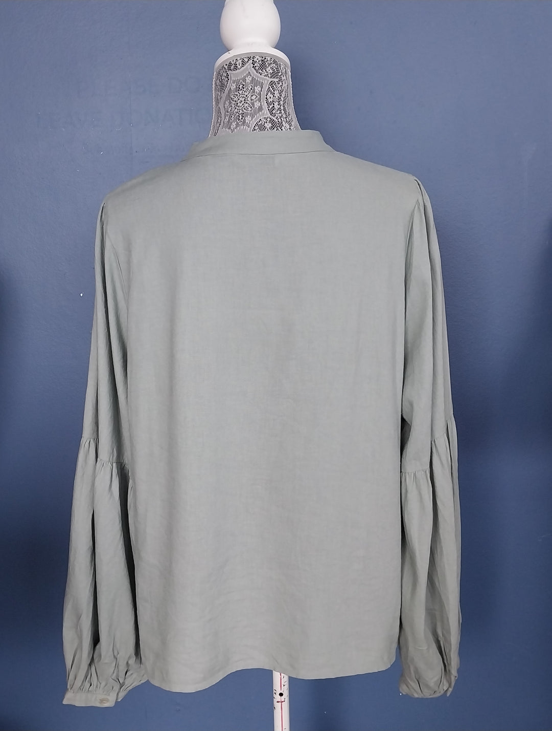 Stella & Gemma size 16 Soft Green Balloon Sleeve Shirt
