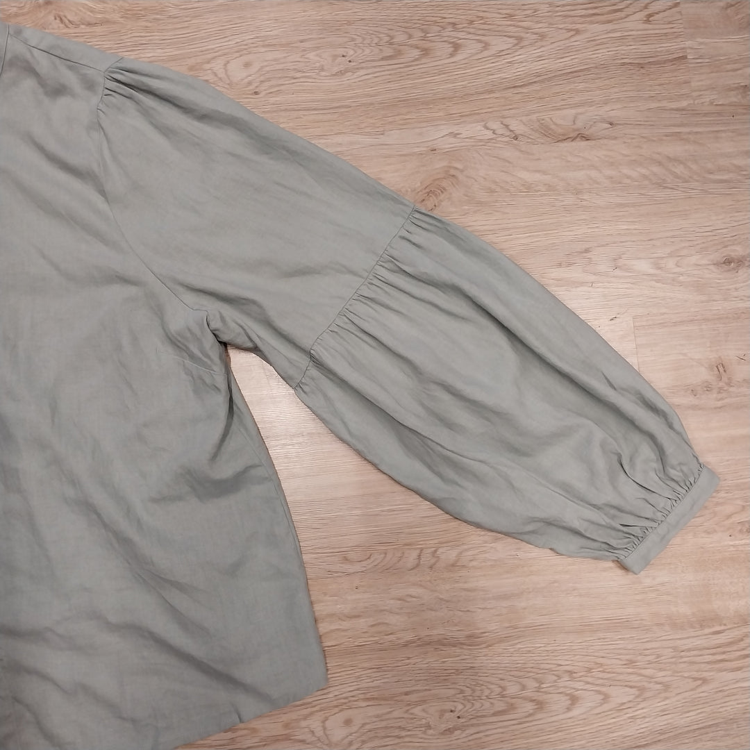Stella & Gemma size 16 Soft Green Balloon Sleeve Shirt