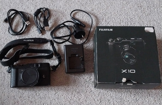 Fujifilm X10 Black Compact Digital Camera  Made In Japan