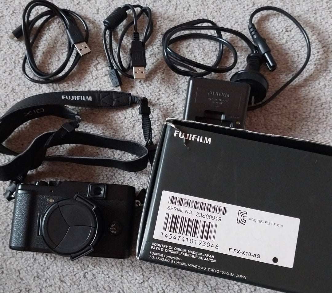 Fujifilm X10 Black Compact Digital Camera  Made In Japan
