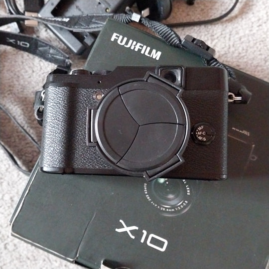 Fujifilm X10 Black Compact Digital Camera  Made In Japan
