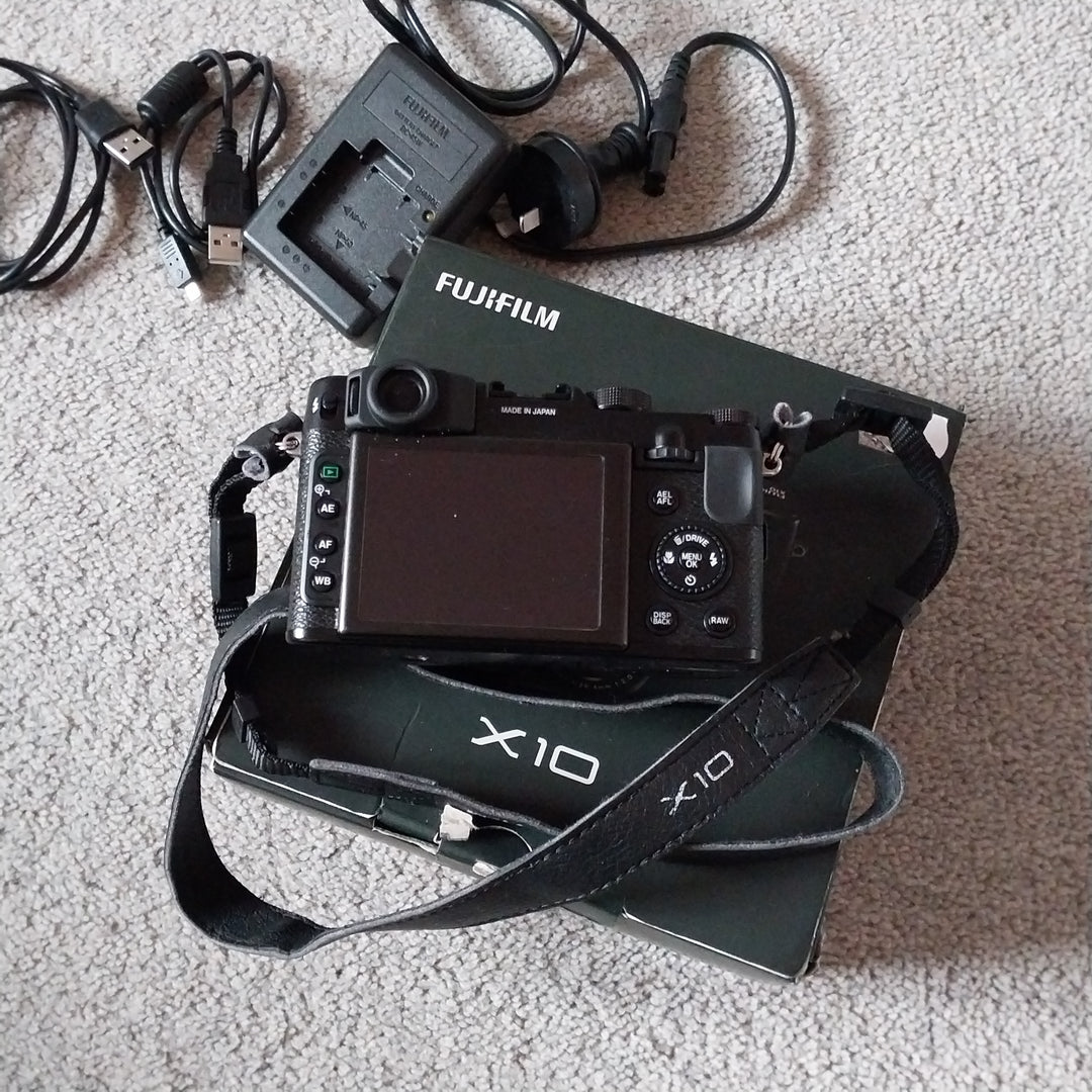 Fujifilm X10 Black Compact Digital Camera  Made In Japan