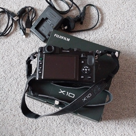 Fujifilm X10 Black Compact Digital Camera  Made In Japan