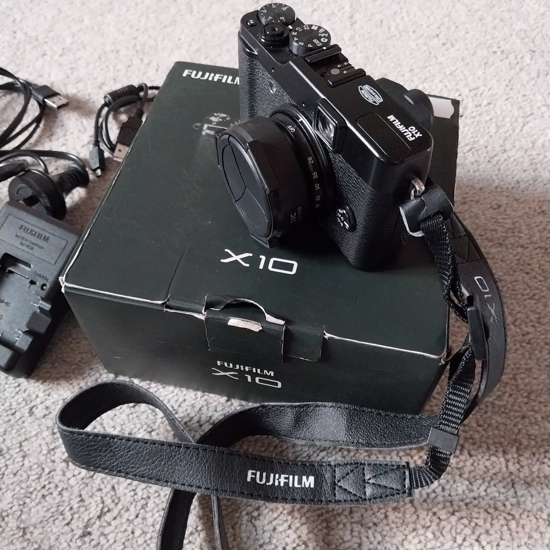 Fujifilm X10 Black Compact Digital Camera  Made In Japan