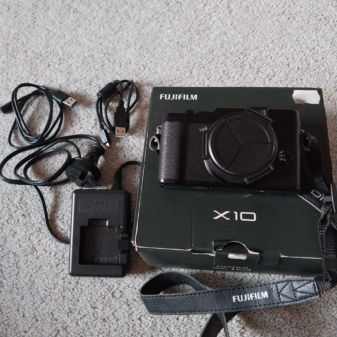 Fujifilm X10 Black Compact Digital Camera  Made In Japan