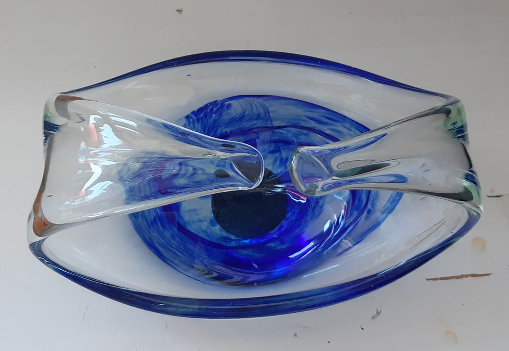stunning  coloured glass centrepiece/dish/bowl