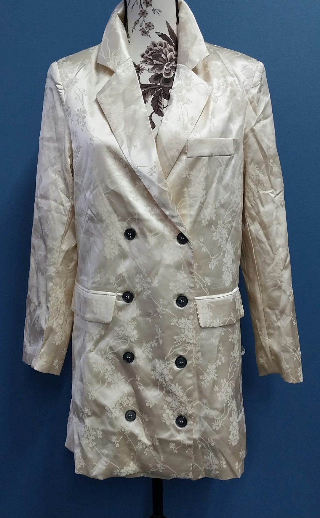 Lioness Blazer /Dress Size S  BNWT Stunning in Cream Jacquard