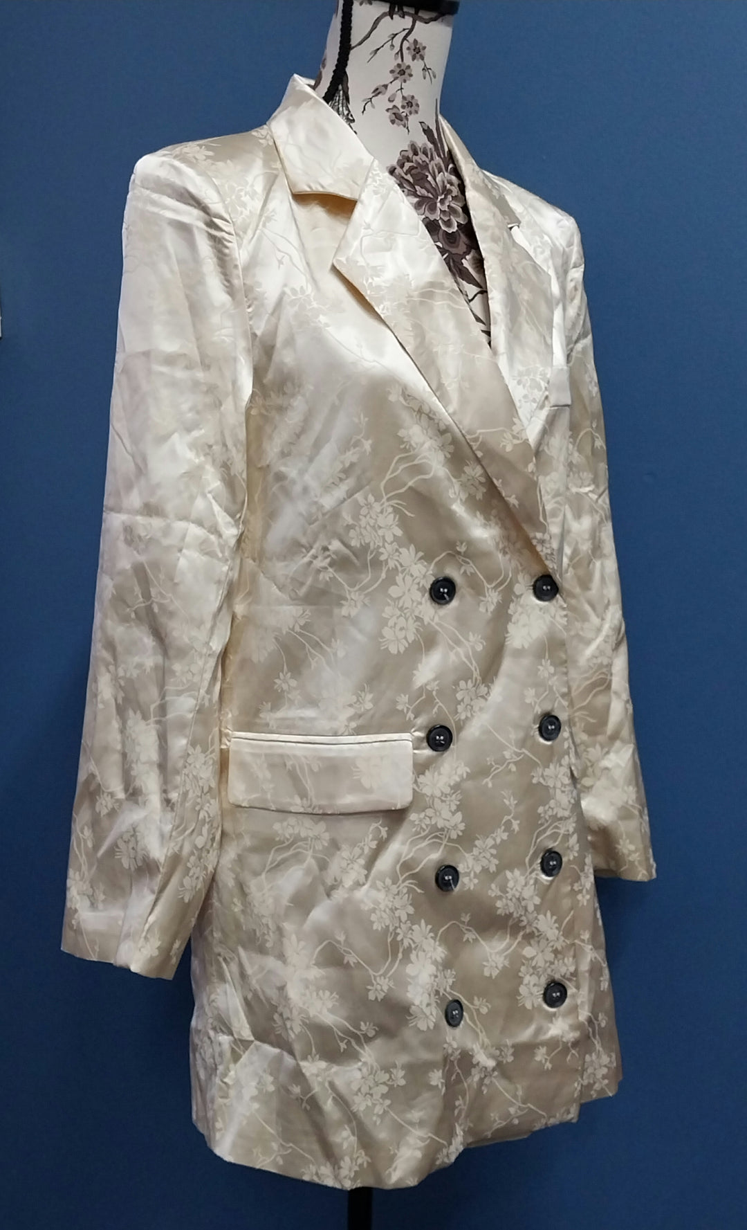 Lioness Blazer /Dress Size S  BNWT Stunning in Cream Jacquard