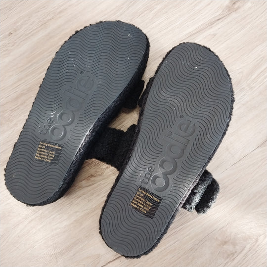 the oodie Sherpa Platform As New size 38-39 Black