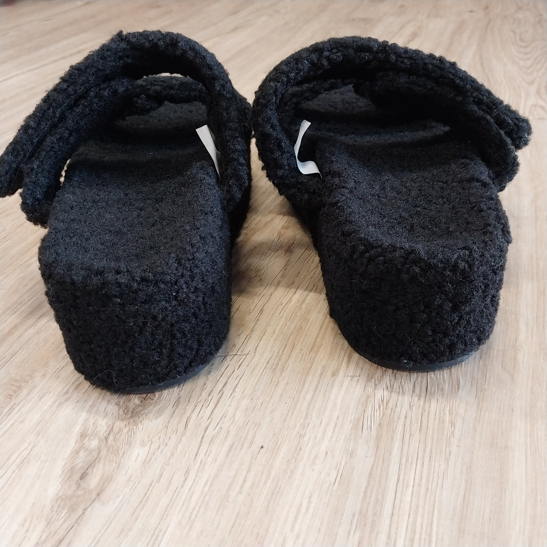 the oodie Sherpa Platform As New size 38-39 Black