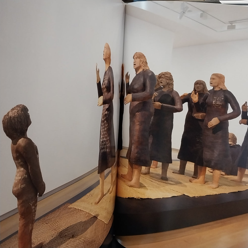 Toi Tu Toi Ora Contemporary Maori Art Book  Edited by Nigel Borell New Zealand