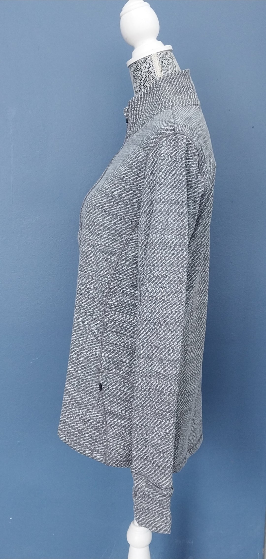 lululemon Womens Long Sleeve 1/2 zip Top size 12 Grey/White
