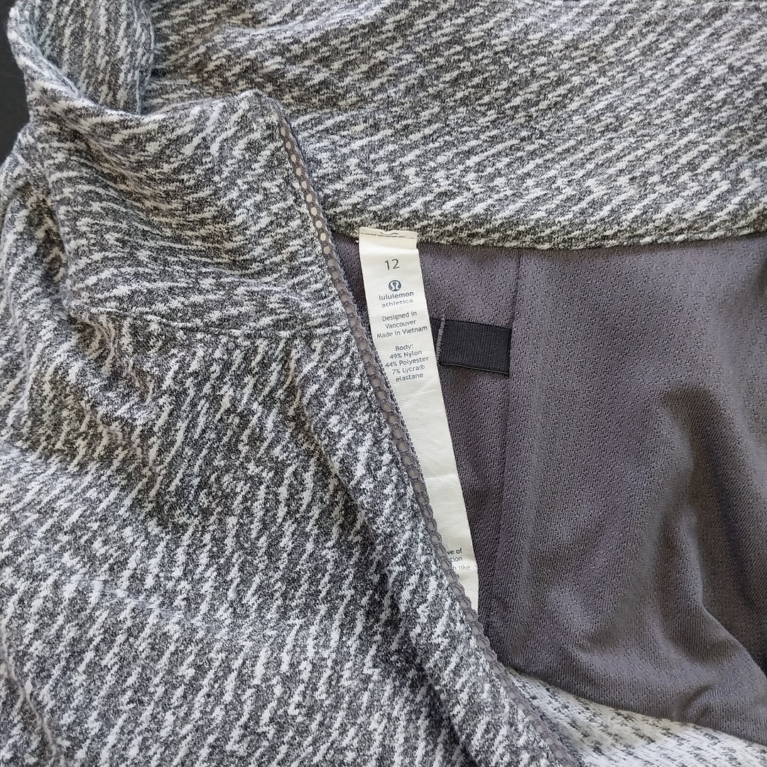 lululemon Womens Long Sleeve 1/2 zip Top size 12 Grey/White