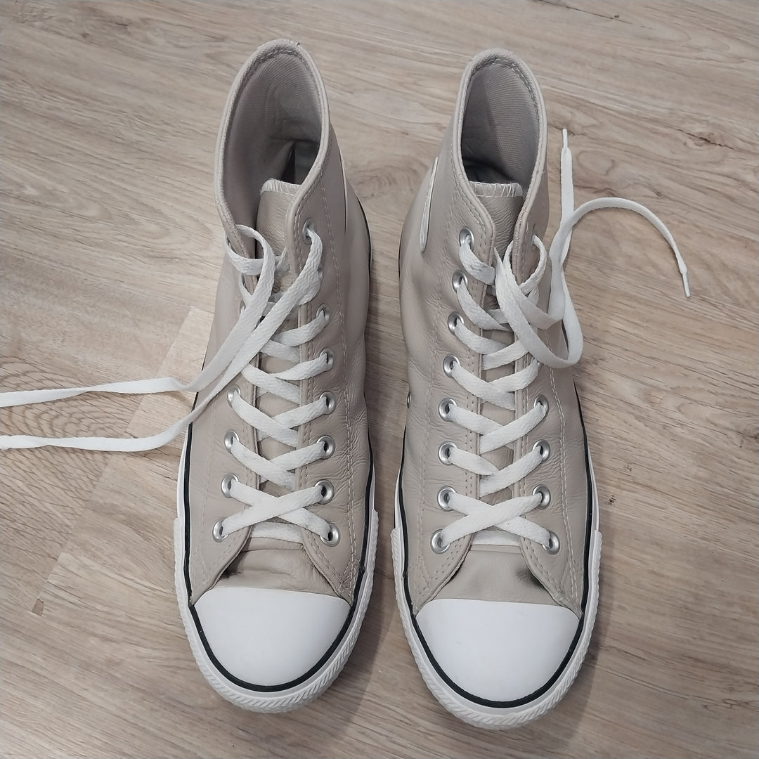 Converse Leather Chuck Taylor All  Stars Unisex  Size 12 Women's  / 10 Men's Stone