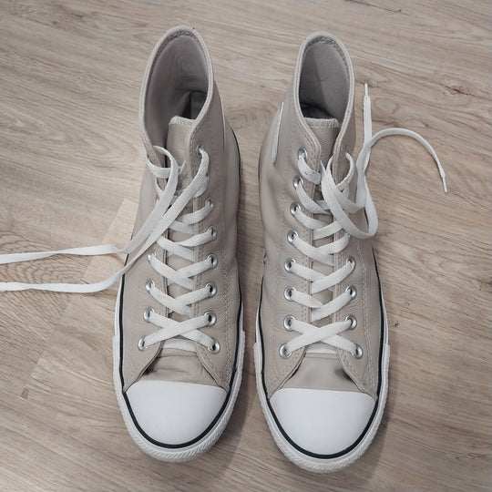 Converse Leather Chuck Taylor All  Stars Unisex  Size 12 Women's  / 10 Men's Stone
