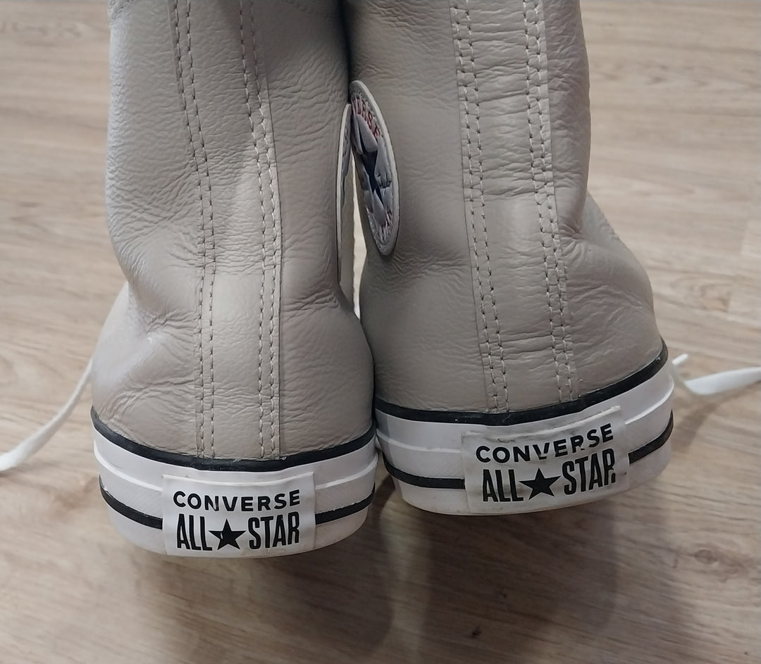 Converse Leather Chuck Taylor All  Stars Unisex  Size 12 Women's  / 10 Men's Stone