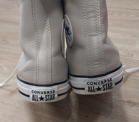 Converse Leather Chuck Taylor All  Stars Unisex  Size 12 Women's  / 10 Men's Stone