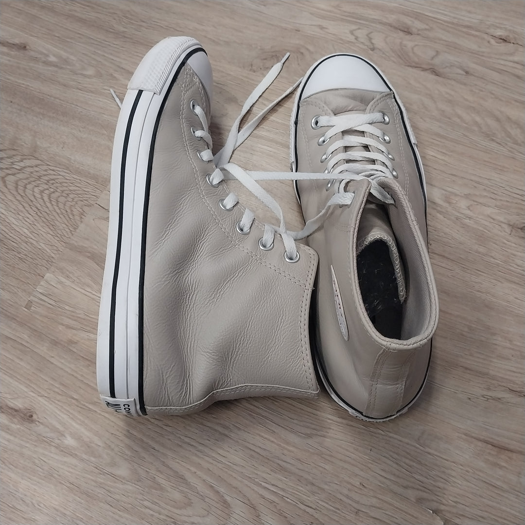 Converse Leather Chuck Taylor All  Stars Unisex  Size 12 Women's  / 10 Men's Stone