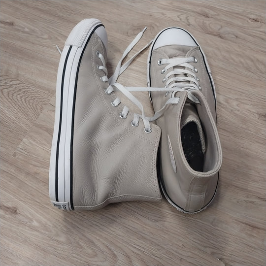 Converse Leather Chuck Taylor All  Stars Unisex  Size 12 Women's  / 10 Men's Stone