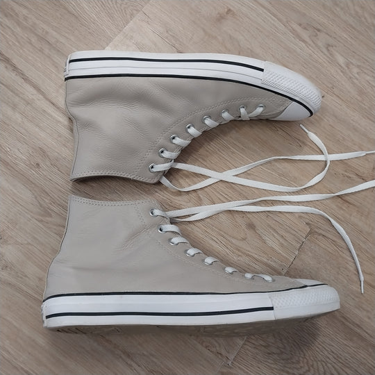 Converse Leather Chuck Taylor All  Stars Unisex  Size 12 Women's  / 10 Men's Stone