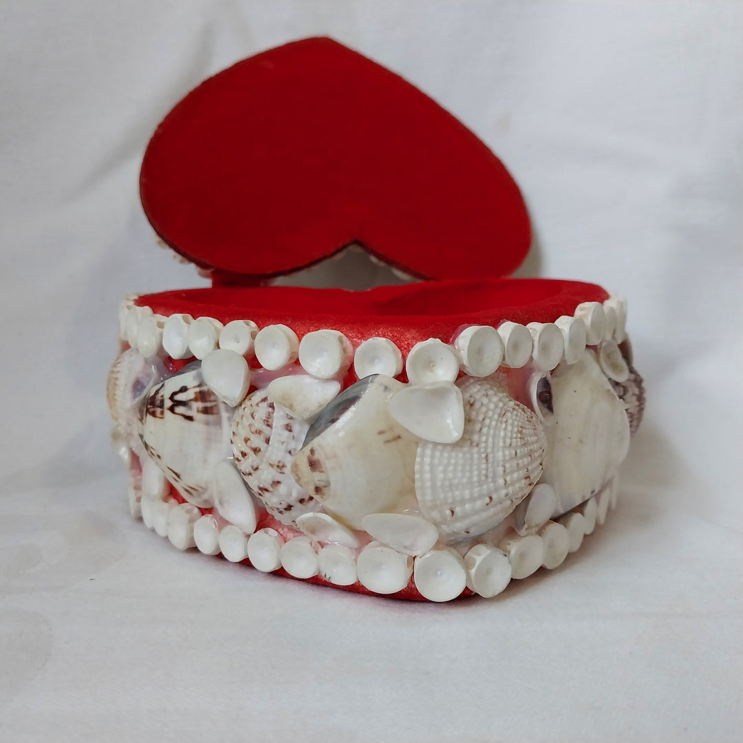 Vintage Sea Shell Heart Shaped Trinket Box Bo Ho Chic