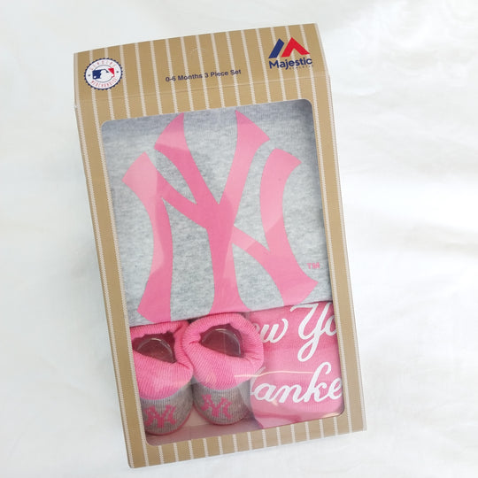 *New York Yankees -Baby 3 Piece Gift Set -BNIB Grey/Pink 0-6 months*