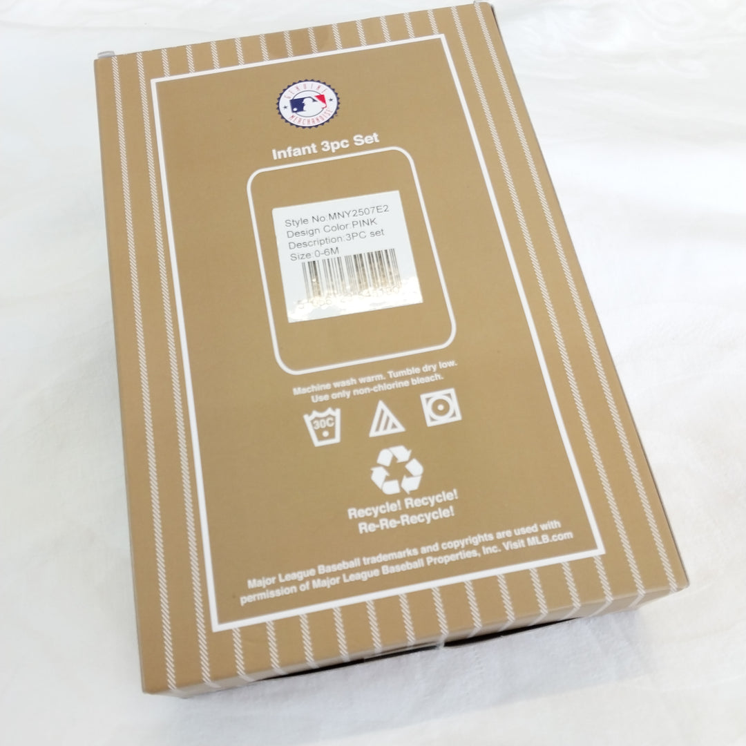 *New York Yankees -Baby 3 Piece Gift Set -BNIB Grey/Pink 0-6 months*