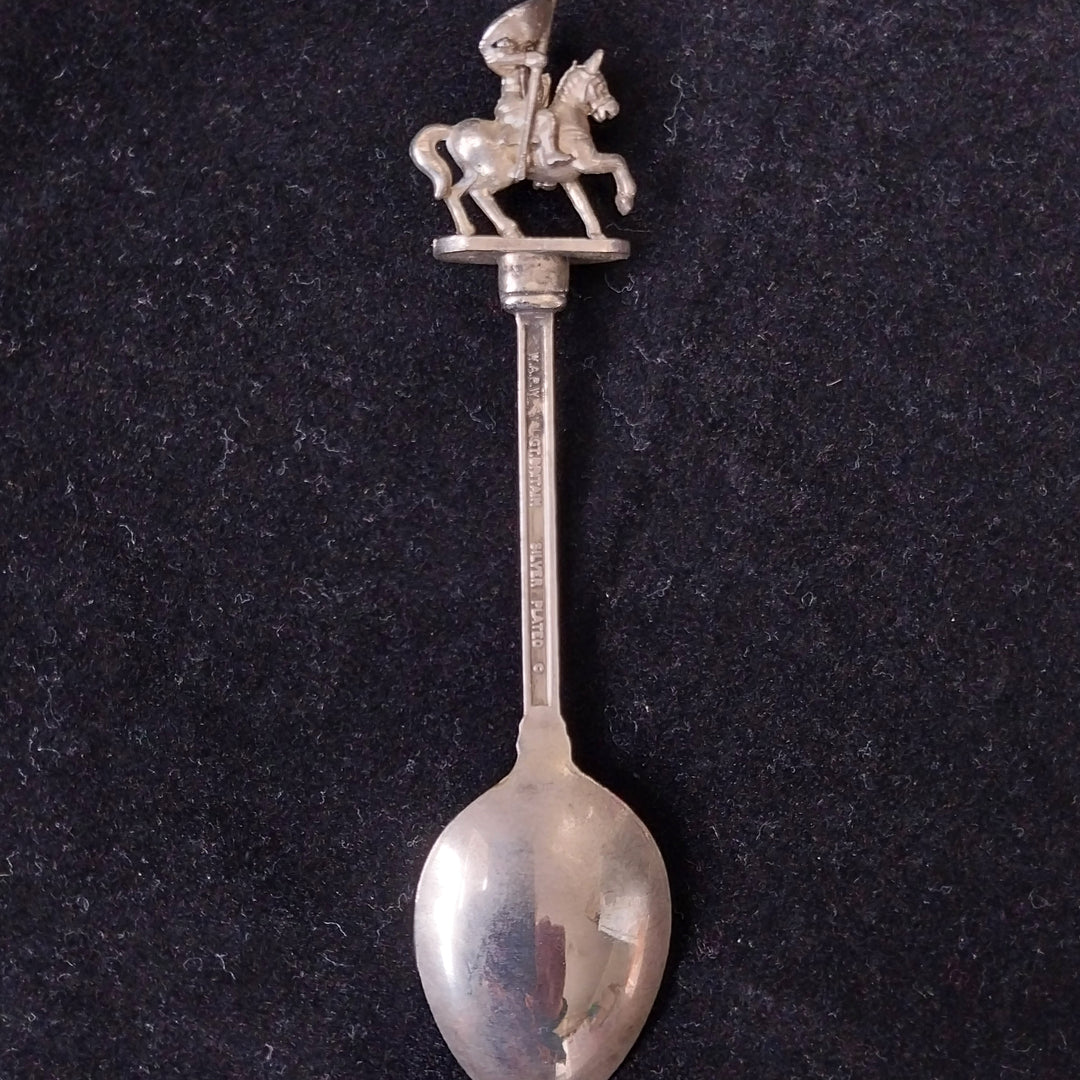 *8 Silverplated  Vintage Souvenir Spoons -Colectable*