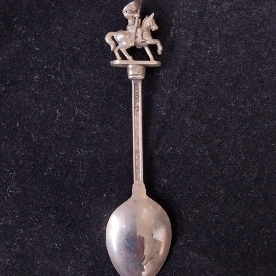 *8 Silverplated  Vintage Souvenir Spoons -Colectable*