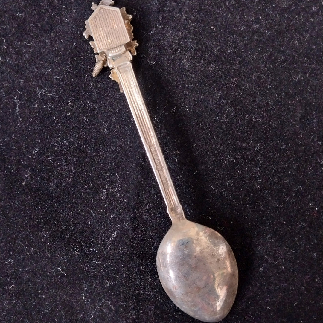 *8 Silverplated  Vintage Souvenir Spoons -Colectable*
