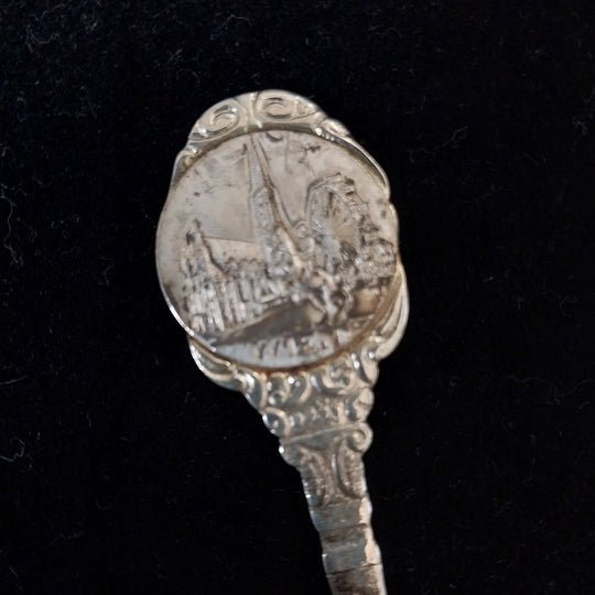 *8 Silverplated  Vintage Souvenir Spoons -Colectable*