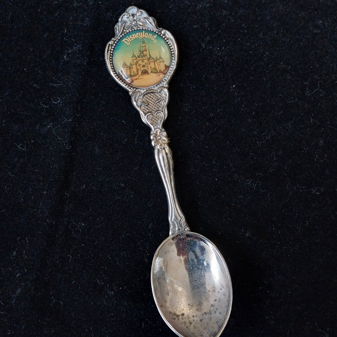 *8 Silverplated  Vintage Souvenir Spoons -Colectable*