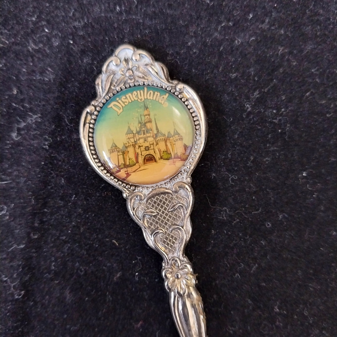 *8 Silverplated  Vintage Souvenir Spoons -Colectable*