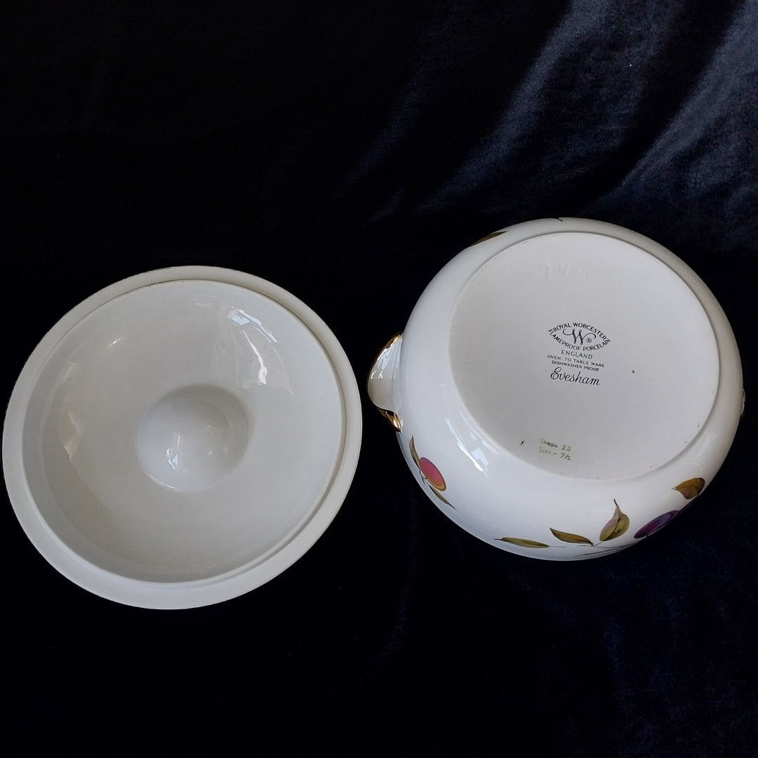 *Royal Worcester -Evesham Gold 3 quart Round Covered Casserole*