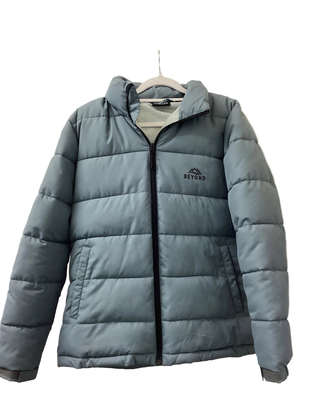 “Beyond” puffer jacket - men’s L