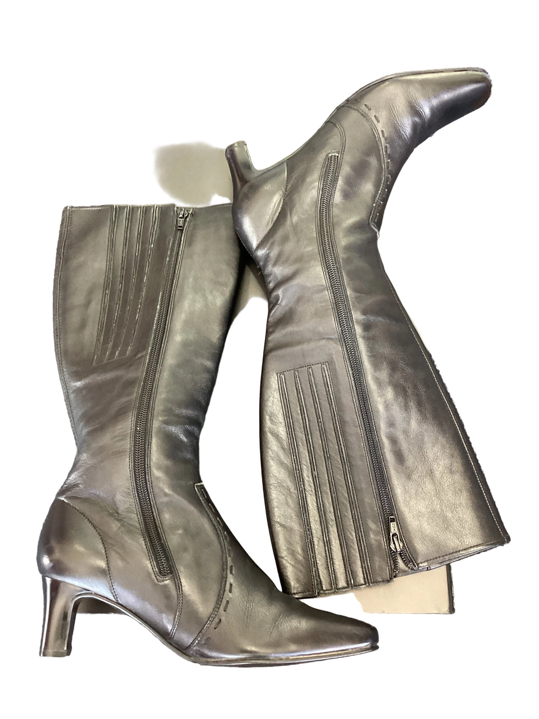 Elondale Knee High Boots - size 6.5