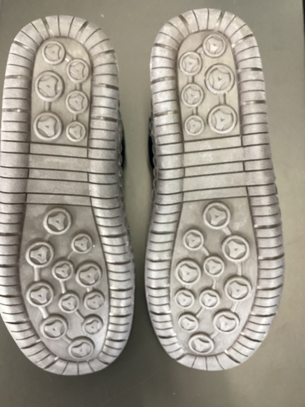 “Sport” Shoe  Men’s- size 42 (8)