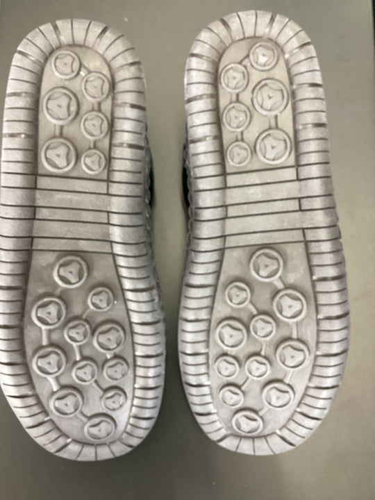 “Sport” Shoe  Men’s- size 42 (8)