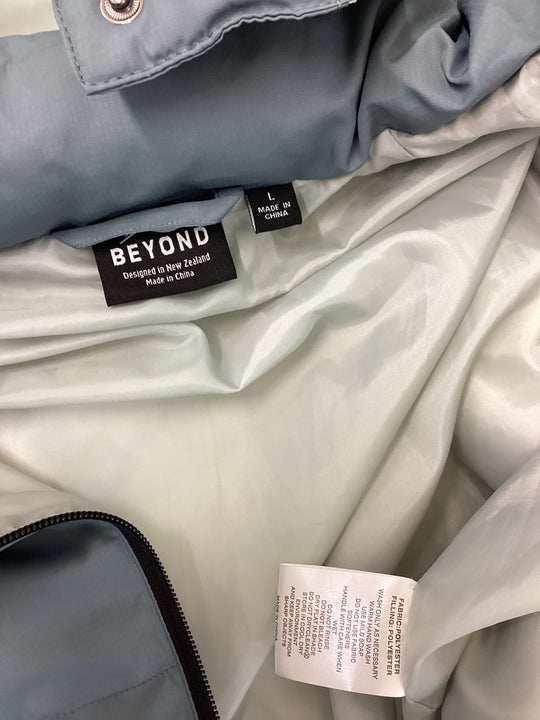 “Beyond” puffer jacket - men’s L